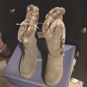 Universal Threads suede boots size 7 sooo soft !!